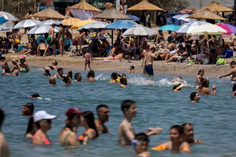Απέραντη χωματερή σε περιοχή δίπλα στην Εγνατία Οδό μολύνει την κοίτη του Γαλλικού ποταμού