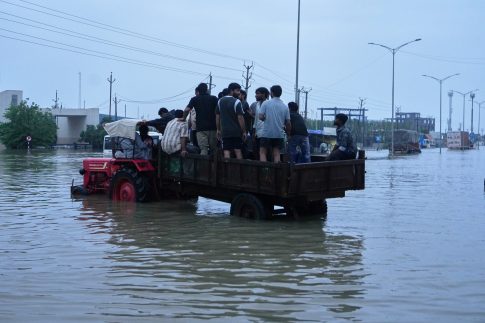 Σύμη: Σώοι επτά επιβαίνοντες σε ιστιοπλοϊκό – Έρευνες για έναν αγνοούμενο