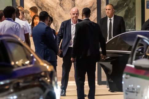 Συναγερμός στα Στενά του Ορμούζ – Δύο εκρήξεις κοντά στο Ομάν ανέφερε ο πλοίαρχος ενός δεξαμενόπλοιου