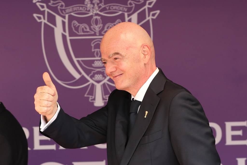 Κλιμακώνεται η ένταση στους κόλπους της FIFA – O πρόεδρος Ινφαντίνο αψηφά παράκληση να μην παραστεί σε διεθνές ποδοσφαιρικό τουρνουά νέων