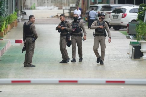 Υπό έλεγχο η πυρκαγιά στον Κουβαρά Αττικής, παραμένουν καπνογόνα σημεία – Προβληματίζουν οι ισχυροί άνεμοι