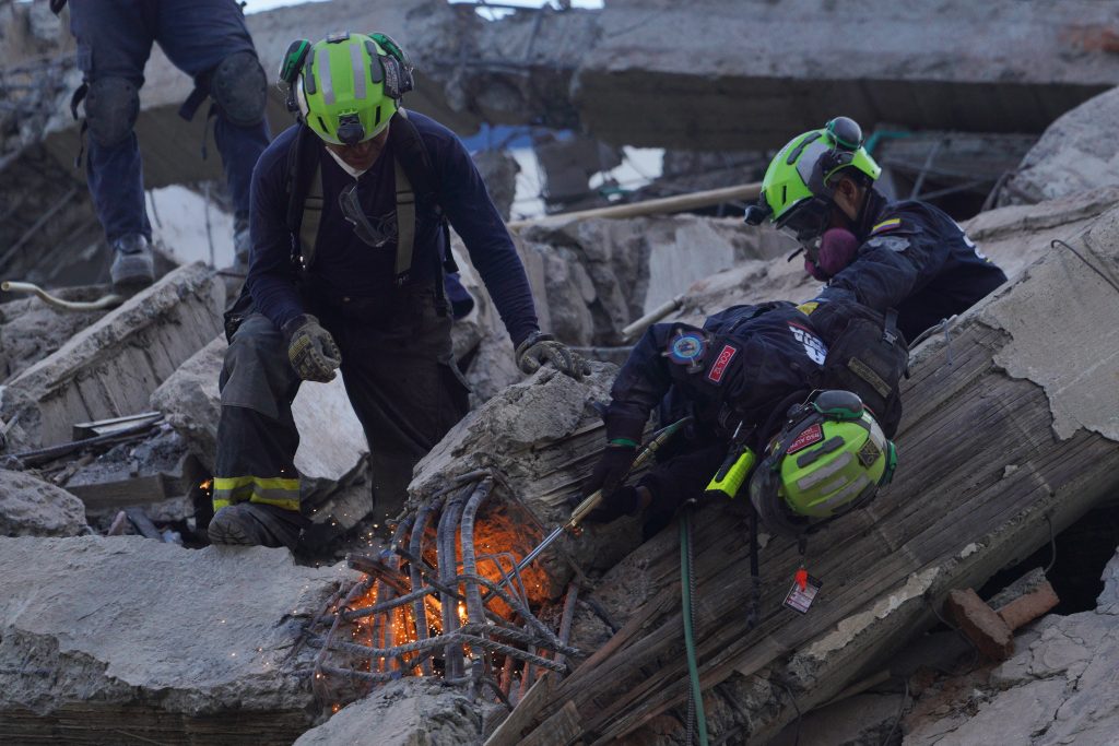 Σεισμός στην Κολομβία: Συνεχίζουν να αναζητούν αγνοούμενους στα χαλάσματα οι διασώστες – Το κρίσιμο διάστημα των 72 ωρών