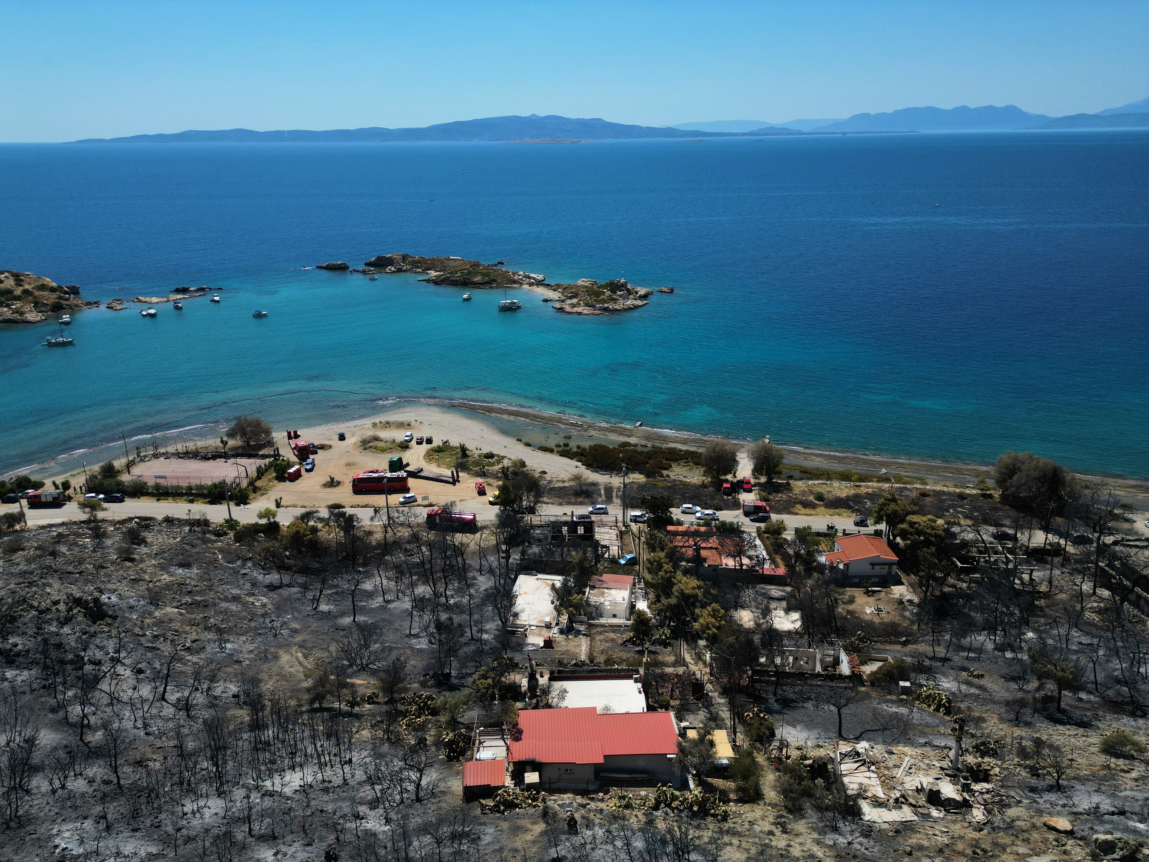 Σαλαμίνα: Ξεκινά αύριο η καταγραφή των ζημιών μετά τη φονική πυρκαγιά με δύο νεκρούς και δέκα τραυματίες