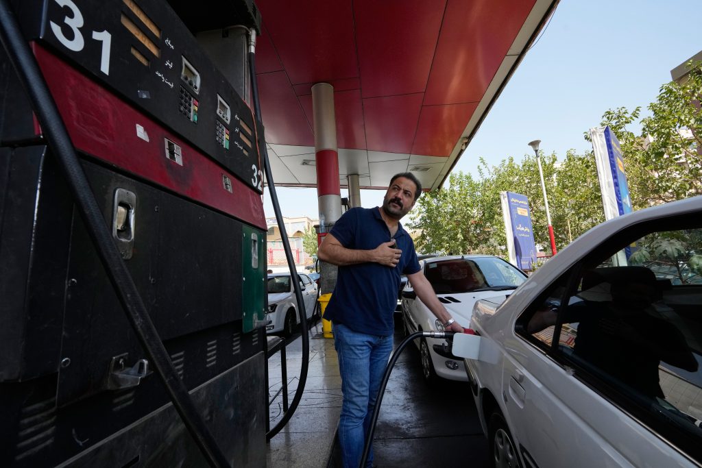 Ιράν: Ουρές έξω από βενζινάδικα στην Τεχεράνη μετά την ανακοίνωση των αμερικανικών κυρώσεων