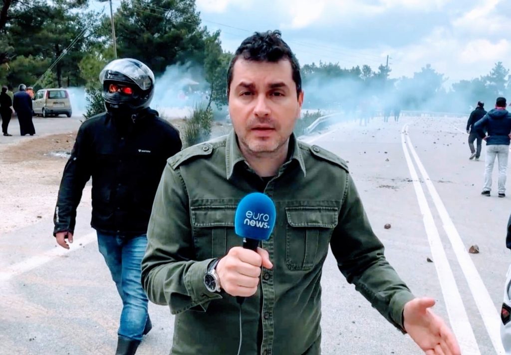 «Τα βουνά στην πλάτη»: Οι ιστορίες που δεν χώρεσαν στο τηλεοπτικό ρεπορταζ