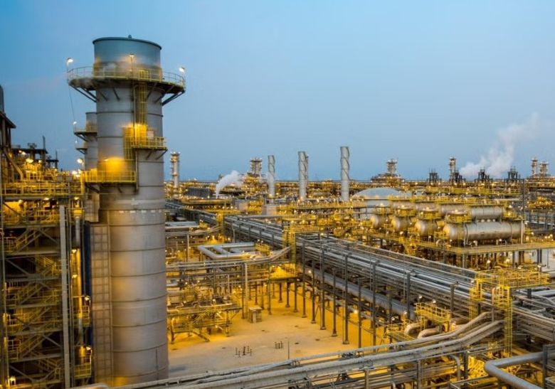 Σαουδική Αραβία: Φωτιά σε διυλιστήριο της Aramco στην Τζαζάν – Δεν υπάρχουν τραυματίες