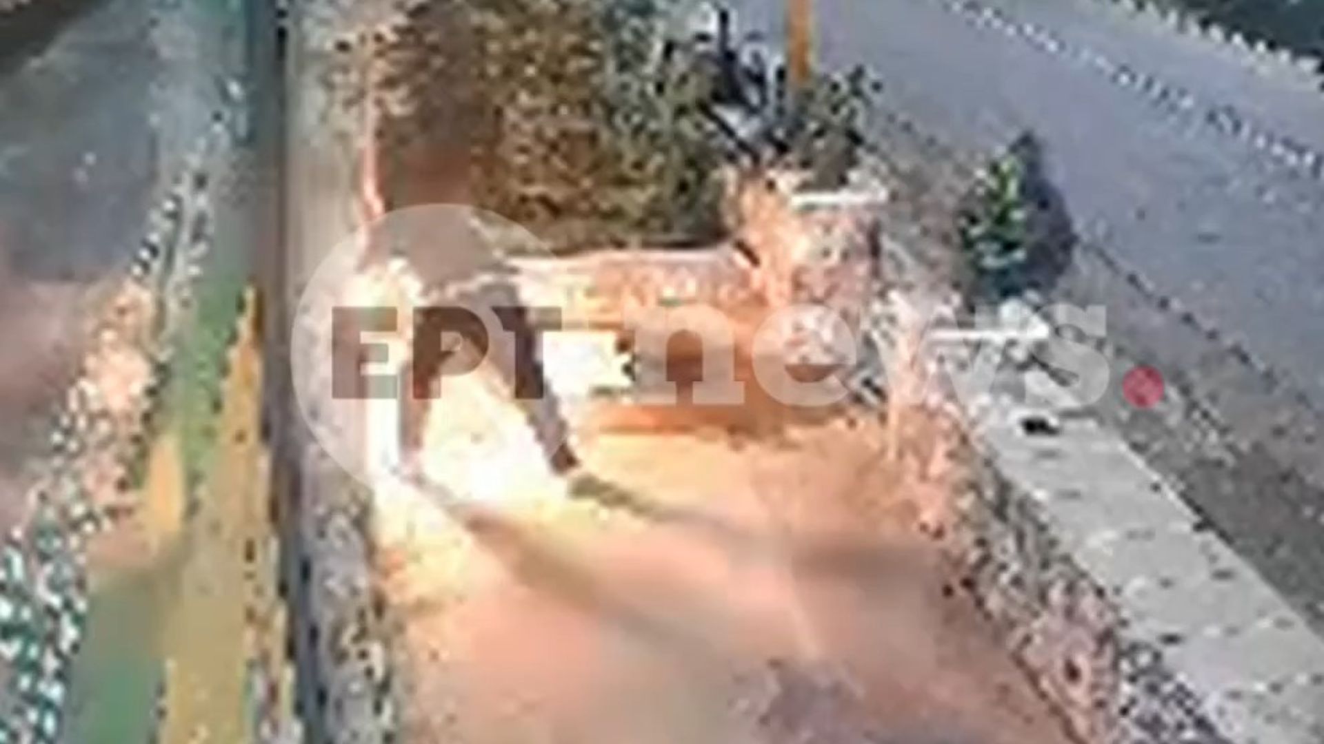 Βίντεο ντοκουμέντο από εμπρηστική επίθεση σε φαρμακείο στη Βλαχέρνα Αρκαδίας