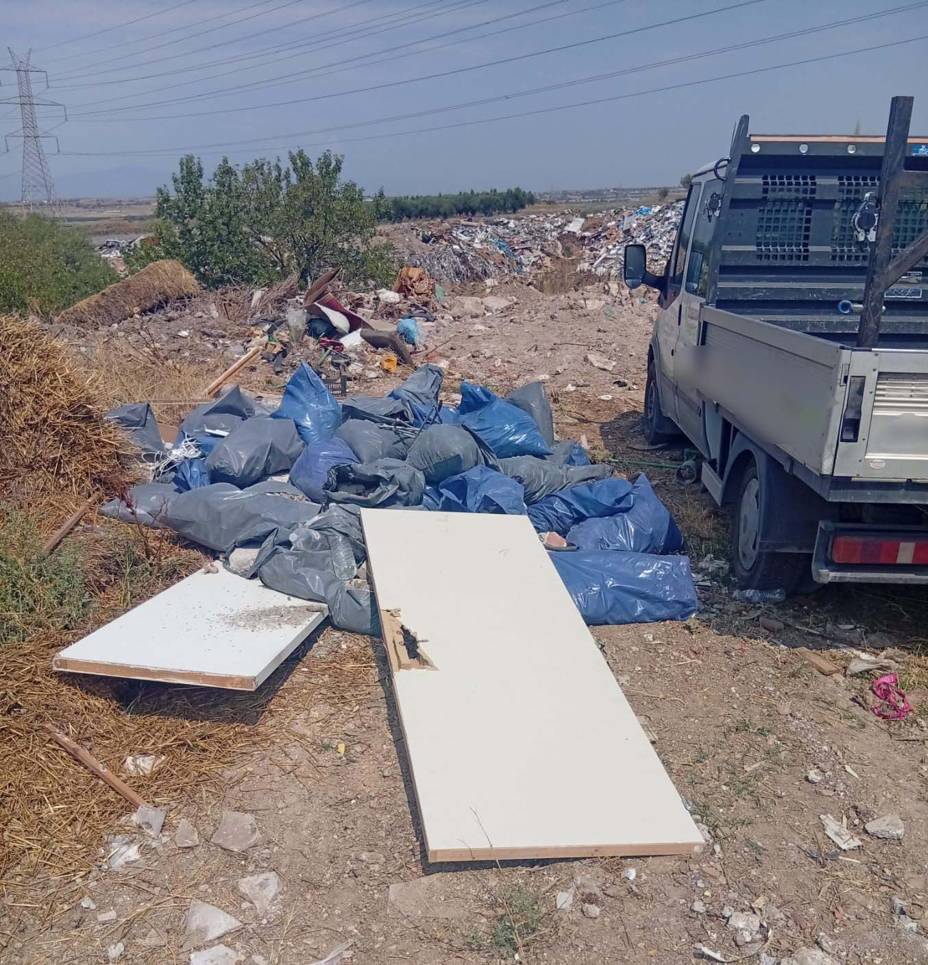 Θεσσαλονίκη: Δύο συλλήψεις για ανεξέλεγκτη απόρριψη αποβλήτων σε υπαίθριο χώρο