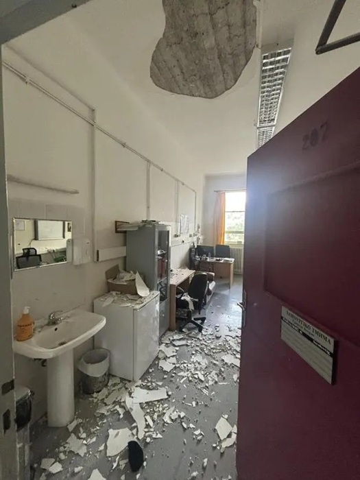 Ηράκλειο: Πτώση σοβάδων στο Βενιζέλειο Νοσοκομείο σε άδειο γραφείο – Αντιπαράθεση εργαζομένων με Αδ. Γεωργιάδη
