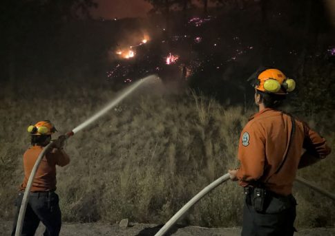 Το Ιράν εξετάζει σχέδιο για απαγόρευση διέλευσης πλοίων των ΗΠΑ και του Ισραήλ από τα Στενά του Ορμούζ