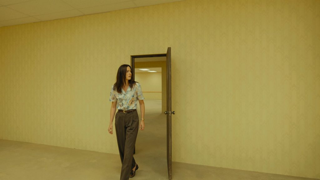 Ο δημιουργός του «Backrooms» Kane Parsons εξηγεί γιατί η μεγαλύτερη κινηματογραφική έκπληξη της χρονιάς στηρίζεται στην πρωτοτυπία της