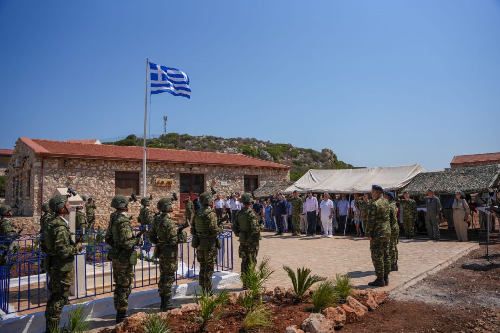 Εγκαίνια νέων ξενώνων στη νήσο Ρω, παρουσία του αρχηγού ΓΕΕΘΑ Δ. Χούπη