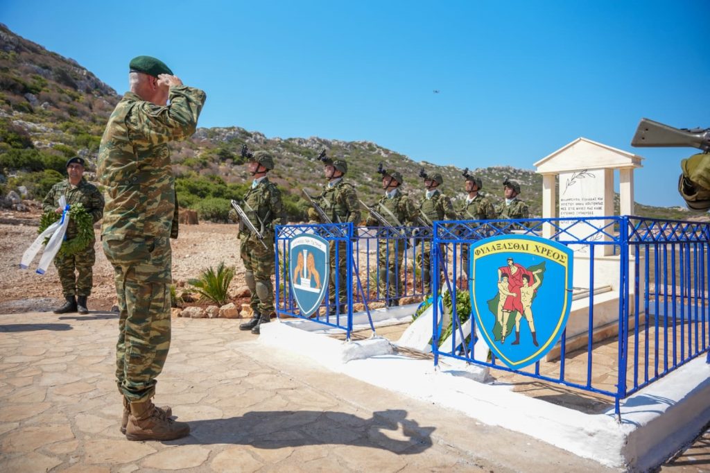 Εγκαίνια νέων ξενώνων στη νήσο Ρω, παρουσία του αρχηγού ΓΕΕΘΑ Δ. Χούπη
