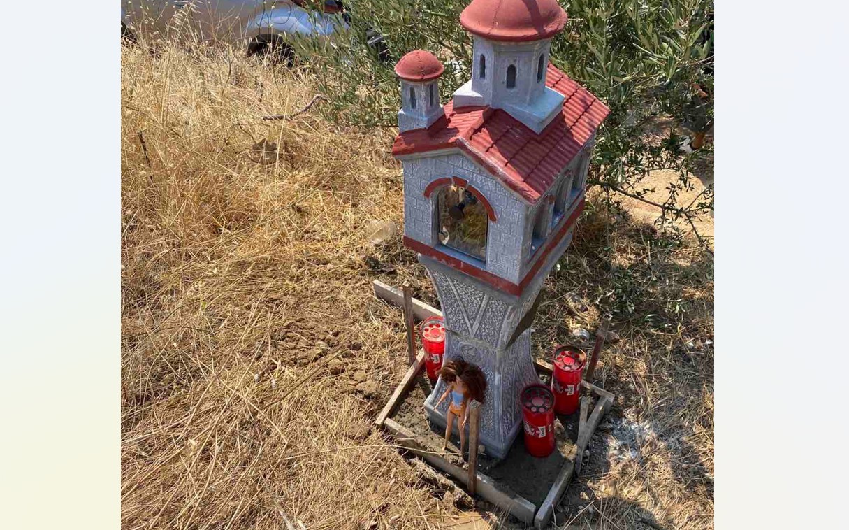 Χαλκιδική: Τρισάγιο στη μνήμη της οικογένειας παραθεριστών από τη Μολδαβία που ξεκληρίστηκε σε τροχαίο