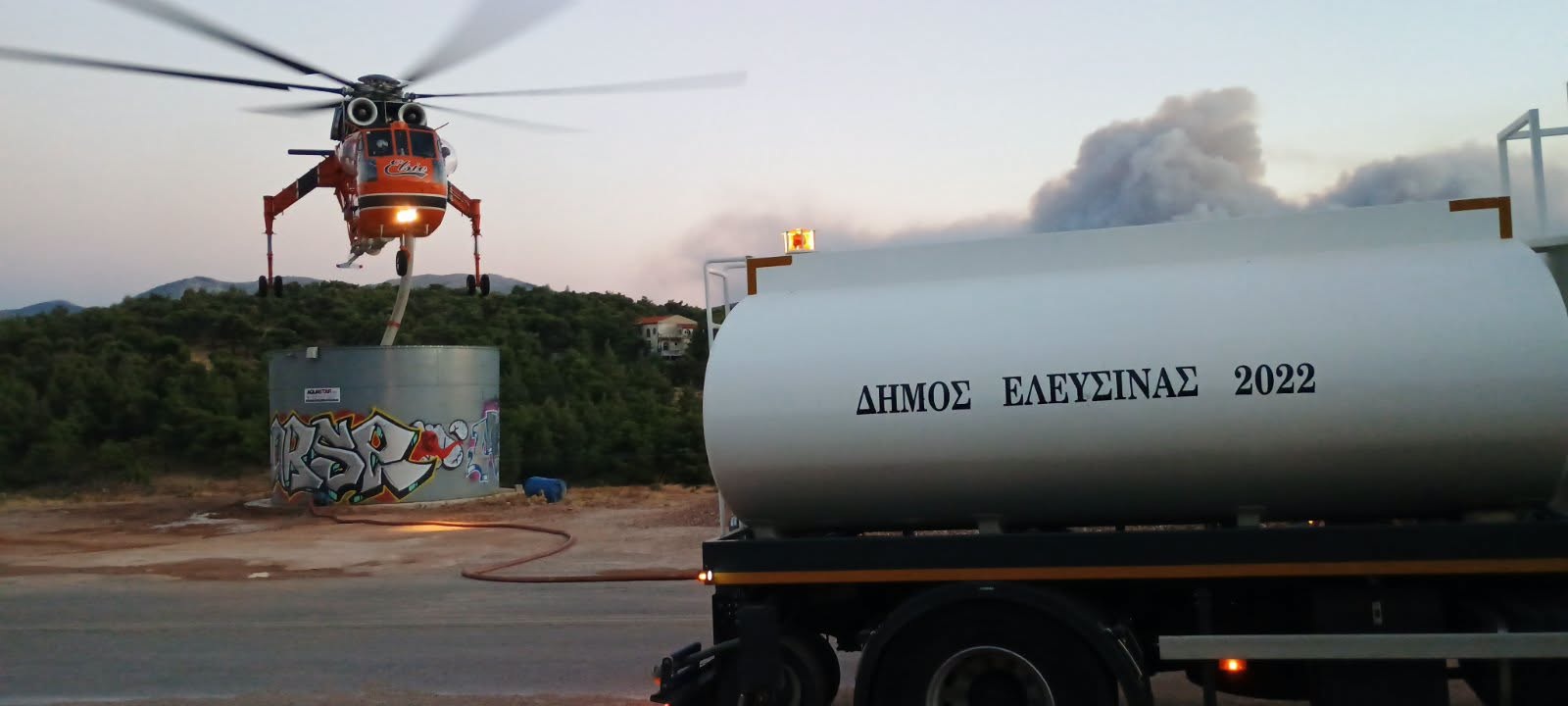 Κλιμάκια του Δήμου Ελευσίνας στα πύρινα μέτωπα – Ζώνη υψηλής επικινδυνότητας το Θριάσιο Πεδίο