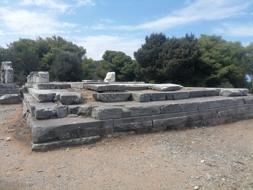ΥΠΠΟ: Αναβαθμίζεται ο αρχαιολογικός χώρος του Ραμνούντος – Αποκατάσταση του φρουρίου και νέα έργα πρόσβασης
