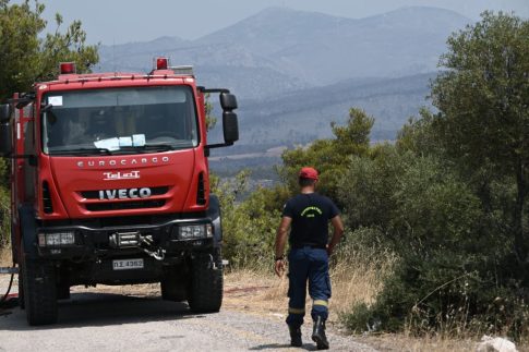 Χαλκιδική: Ενοικιαζόμενα καταλύματα προσφέρουν με έξτρα χρέωση «σετ παραλίας» με ομπρέλα και ξαπλώστρες