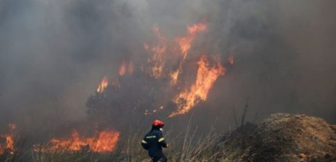 Το Ιράν εξετάζει σχέδιο για απαγόρευση διέλευσης πλοίων των ΗΠΑ και του Ισραήλ από τα Στενά του Ορμούζ