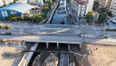 Το Ιράν εξετάζει σχέδιο για απαγόρευση διέλευσης πλοίων των ΗΠΑ και του Ισραήλ από τα Στενά του Ορμούζ
