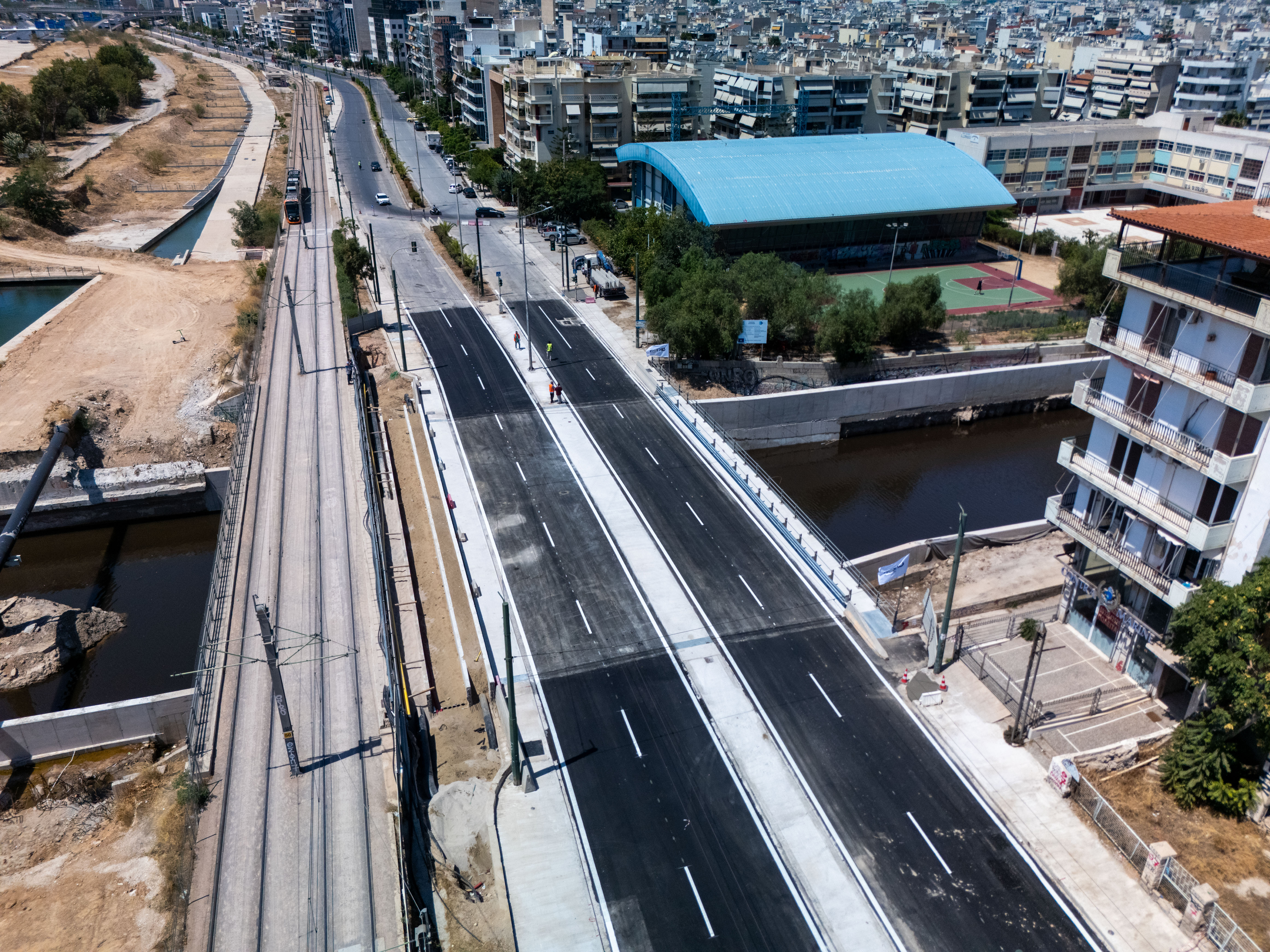 Στην κυκλοφορία η νέα οδική γέφυρα στην παλιά παραλιακή, στο ύψος του Ιλισσού