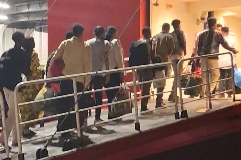 Σάμος: Αποχώρησαν 223 παράτυποι μετανάστες λίγες ημέρες μετά τη μεταφορά τους στο νησί