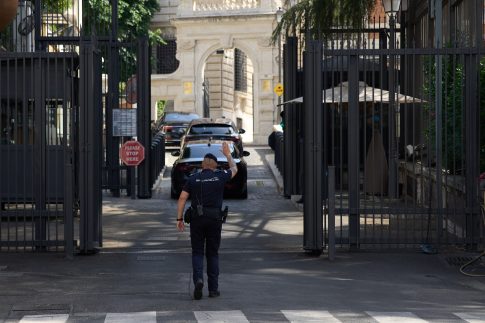Υεμένη: Οι Χούθι ανέλαβαν την ευθύνη για την επίθεση σε σαουδαραβικό πλοίο – Έξι νεκροί από πλήγμα στο στενό του Μπαμπ αλ-Μαντέμπ
