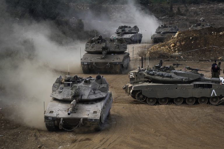 Ισραηλινές δυνάμεις προελαύνουν σε χωριό της νότιας Συρίας κοντά στα Υψίπεδα του Γκολάν