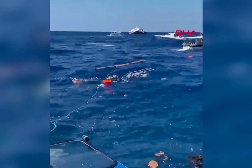 Κερύνεια: Οκτώ συλλήψεις για το ναυάγιο του καταμαράν – «Οι πόρτες ήταν κλειδωμένες, ο καπετάνιος εγκατέλειψε πρώτος», καταγγέλλουν επιβάτες