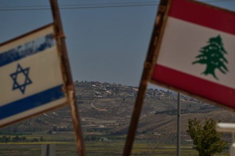 Κυψέλη: Η στιγμή που ο 26χρονος φέρεται να μεταφέρει τη βαλίτσα με τη σορό της Βρετανίδας