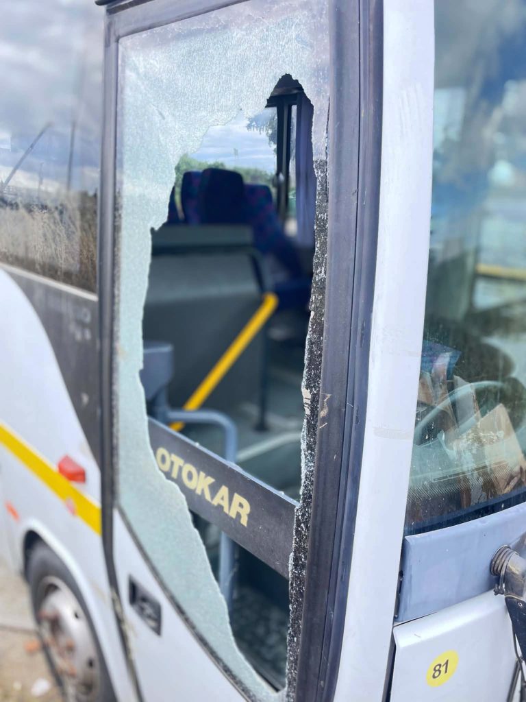 Θεσσαλονίκη: Άγνωστοι προκάλεσαν ζημιές στο λεωφορείο του Δήμου Νεάπολης – Συκεών