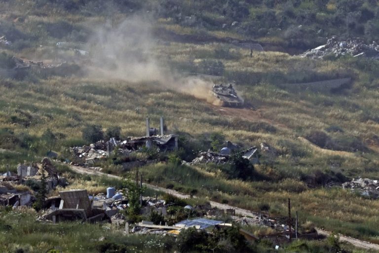 Διπλό ισραηλινό πλήγμα στον νότιο Λίβανο – Ένας νεκρός και ζημιές σε ασθενοφόρο