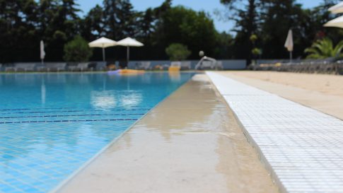 Νέα Υόρκη: 27χρονη και βρέφος 5 μηνών έχασαν τη ζωή τους μετά την ανατροπή σκάφους κοντά στο Νησί της Ελευθερίας