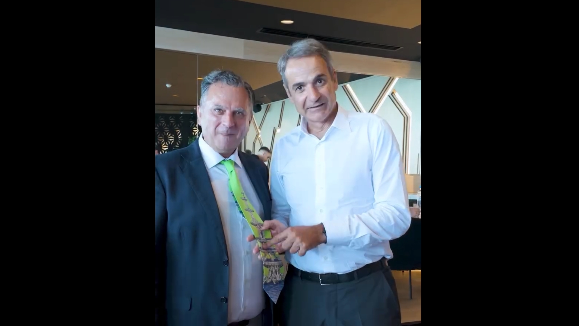 Το βίντεο Μητσοτάκη από την περιοδεία του στη Δυτική Μακεδονία – Το στιγμιότυπο με τη γραβάτα που ξεχώρισε