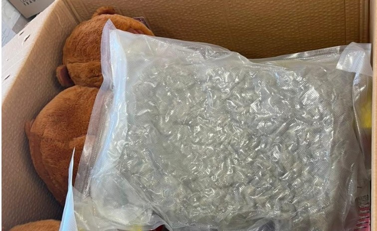 Έστελναν μεγάλες ποσότητες με ναρκωτικά στα Χανιά με δέματα, μέσα σε κουτιά παιχνιδιών – Στα ίχνη νέας εγκληματικής ομάδας οι αρχές