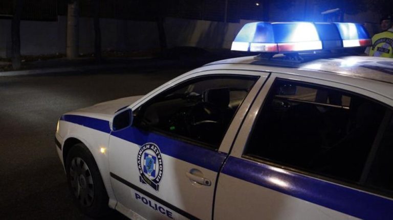 Εμπρηστική επίθεση σε εν λειτουργία κατάστημα τα ξημερώματα στο Άγιο Παντελεήμονα – Δύο άτομα πέταξαν μολότοφ