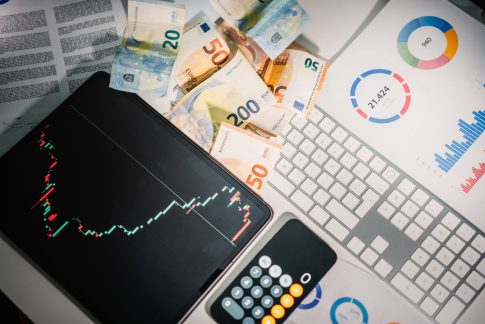 Μεσοσταθμική μείωση 9,5% σε 1.740 προϊόντα ανακοίνωσε το υπουργείο Ανάπτυξης – Για πρώτη φορά και κωδικοί κρέατος στην πρωτοβουλία