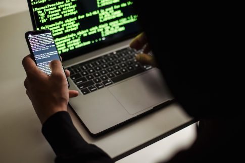 Αμερικανός αξιωματούχος δηλώνει ότι «αναμένεται σύντομα» μια συμφωνία για τα Στενά του Ορμούζ