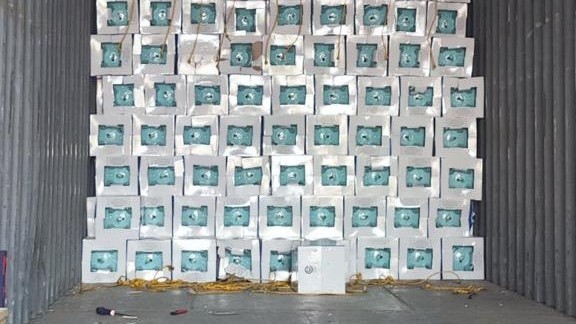 ΑΑΔΕ: 1.296 φιάλες παράνομου φρέον κατασχέθηκαν σε Κήπους και Δοϊράνη – Ξεπερνούν τις 338.000 ευρώ οι διαφυγόντες δασμοί