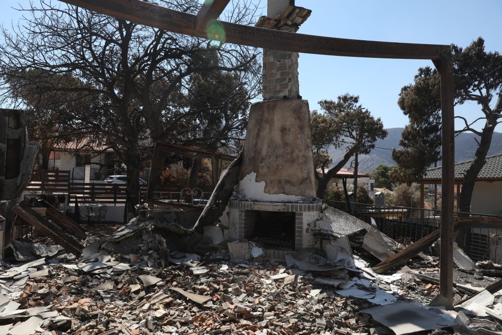 Πόρτο Γερμενό: Η επόμενη μέρα της καταστροφής – Καμένα σπίτια και αποζημιώσεις στους πληγέντες