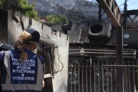 Απέραντη χωματερή σε περιοχή δίπλα στην Εγνατία Οδό μολύνει την κοίτη του Γαλλικού ποταμού