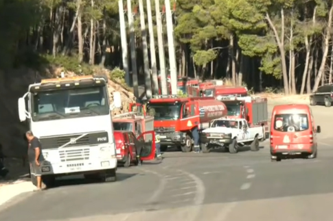 Ένας νεκρός και ένας σοβαρά τραυματίας λόγω ανατροπής φορτηγών στην εθνική οδό Αθηνών-Λαμίας – Διακοπή κυκλοφορίας