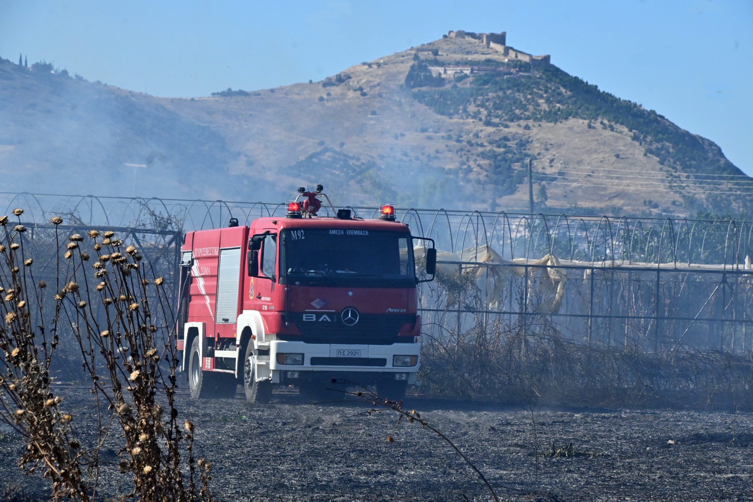 Παραμένουν οι πυροσβεστικές δυνάμεις στη Σίβηρη-Κλειστός ο δρόμος που τη συνδέει με τη Φούρκα