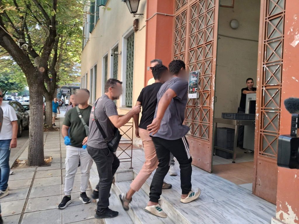 Σέρρες: Άρχισε η δίκη των 23 συλληφθέντων για τα επεισόδια στη δομή Σιντικής