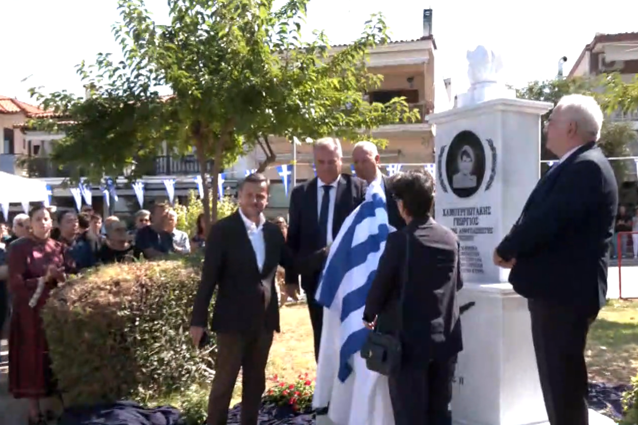 Νέα Ποτίδαια Χαλκιδικής: Αποκαλυπτήρια της προτομής του ήρωα της ΕΛΔΥΚ Γ. Χαμουργιωτάκη