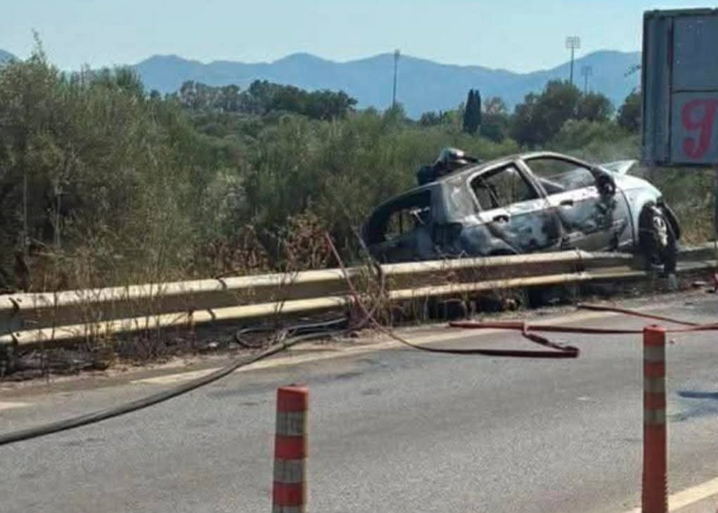 Θανατηφόρο τροχαίο στην Κάτω Αχαΐα: Στις φλόγες αυτοκίνητο έπειτα από σύγκρουση