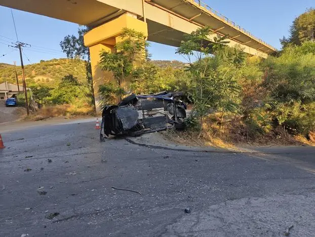 Ηράκλειο: Αυτοκίνητο έπεσε από γέφυρα 15 μέτρων – Εγκλωβίστηκε εικοσάχρονος οδηγός