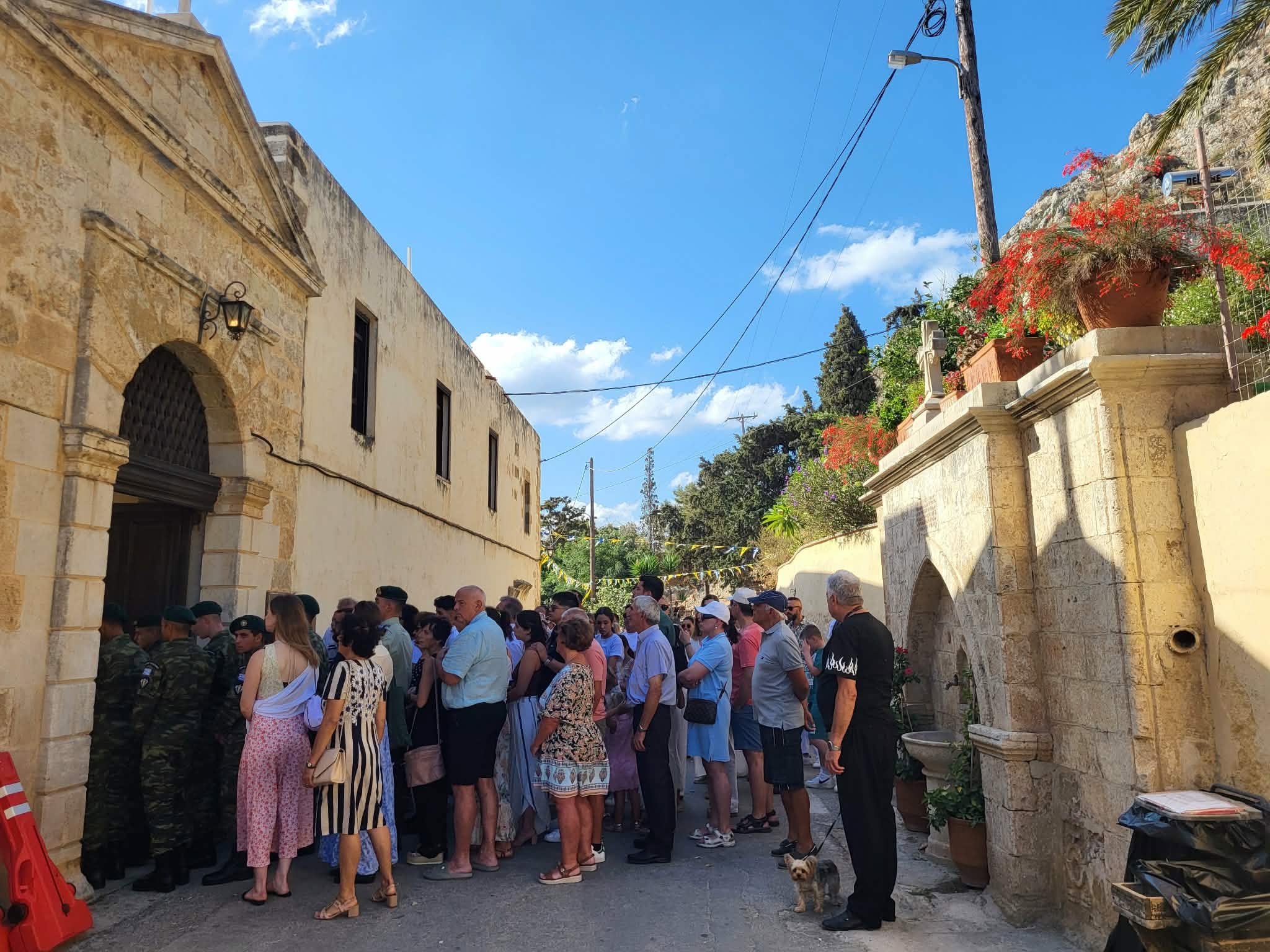 xania2 Χανιά: Κατανυκτική η ατμόσφαιρα στη Μονή Γονιά στο Κολυμπάρι