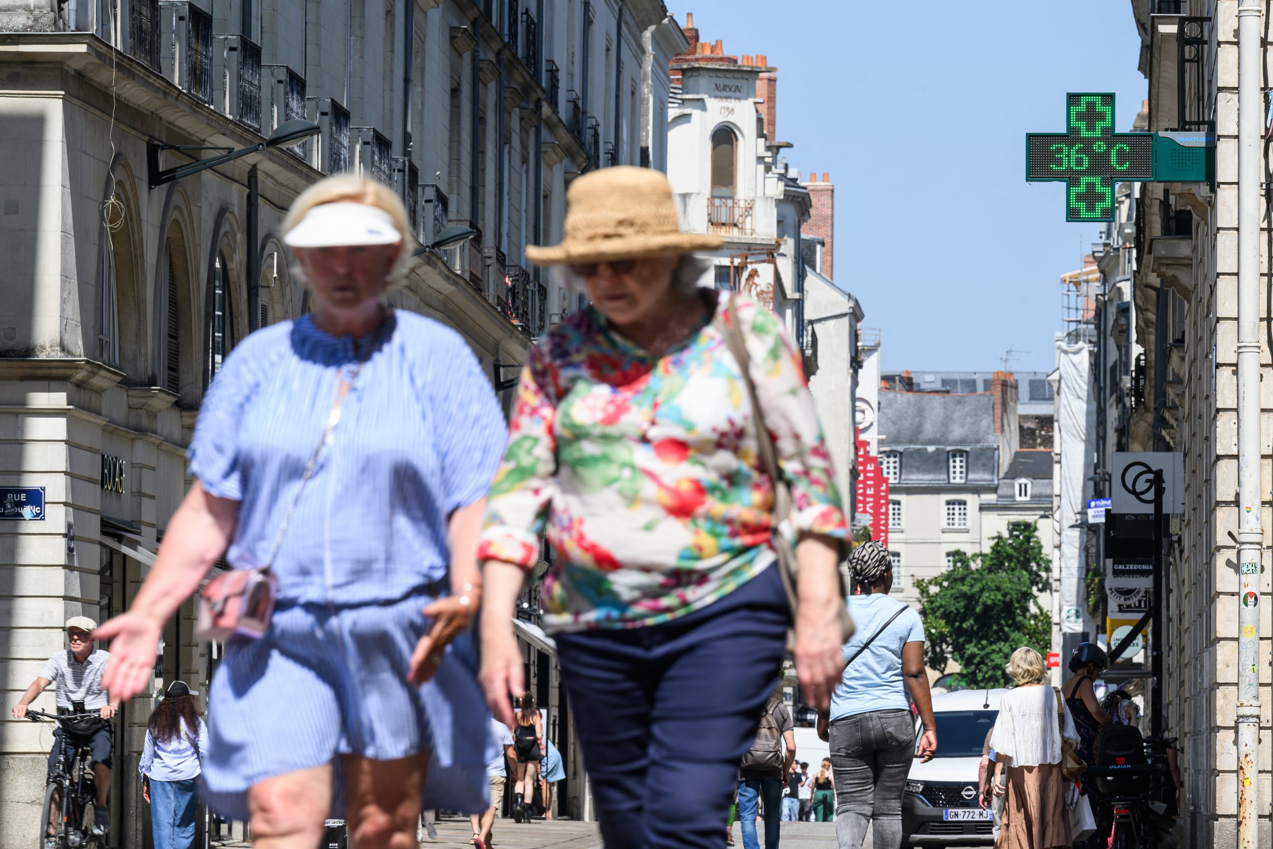 FILES-FRANCE-WEATHER-CLIMATE-HEAT Επιπλέον 1.243 θάνατοι στη Γαλλία κατά τη διάρκεια των κυμάτων καύσωνα του Ιουλίου