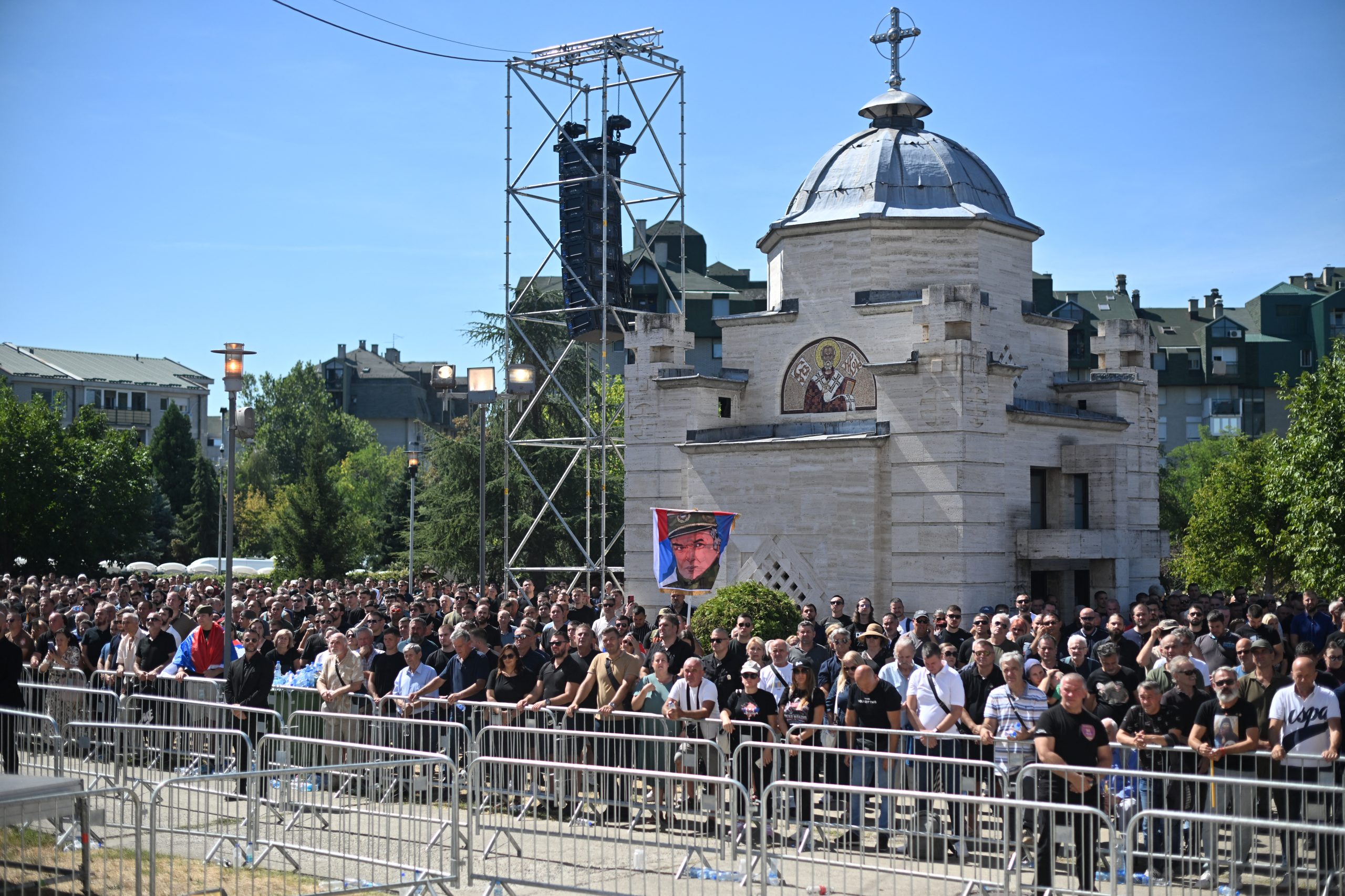 SERBIA-BOSNIA-GENOCIDE-MLADIC-FUNERAL Σερβία: Με τιμές ήρωα κηδεύτηκε ο εγκληματίας πολέμου Ράτκο Μλάντιτς