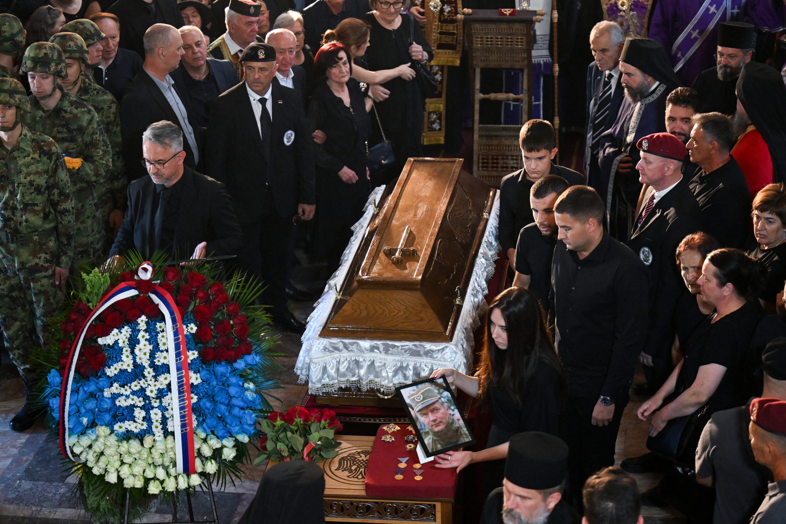 SERBIA-BOSNIA-GENOCIDE-MLADIC-FUNERAL Σερβία: Με τιμές ήρωα κηδεύτηκε ο εγκληματίας πολέμου Ράτκο Μλάντιτς